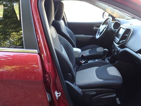 Used 2014 Jeep Cherokee Latitude w/ Comfort/Convenience Group AWD/4WD image 22