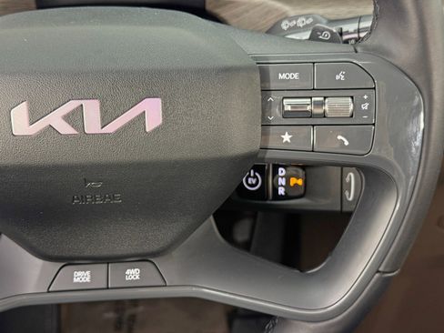 Used 2024 Kia EV9 Land image 24