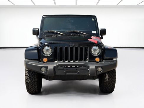 Used 2017 Jeep Wrangler Unlimited Sahara AWD/4WD image 2