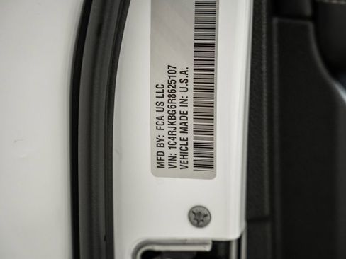 Certified 2024 Jeep Grand Cherokee L Limited image 44