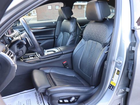 Used 2022 BMW 750i xDrive w/ M Sport Package image 13