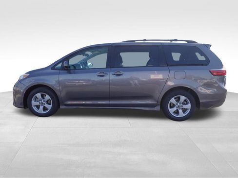 Certified 2018 Toyota Sienna LE image 7