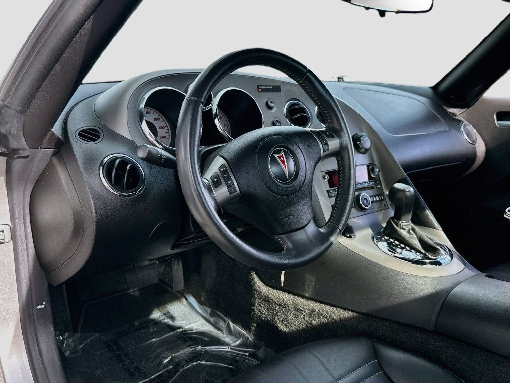Used 2007 Pontiac Solstice Convertible w/ Premium Package RWD image 9
