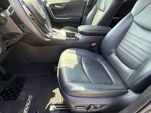 Used 2020 Toyota RAV4 Limited image 16