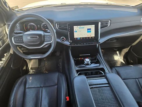 Used 2024 Jeep Wagoneer L Series II image 9