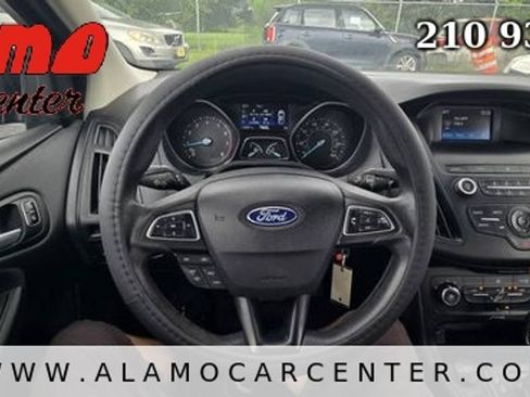 Used 2018 Ford Focus SE FWD image 33