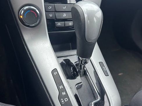 Used 2015 Chevrolet Cruze LT image 12