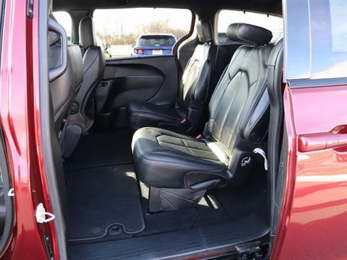 Used 2020 Chrysler Pacifica Touring-L w/ Advanced Safetytec Group image 19