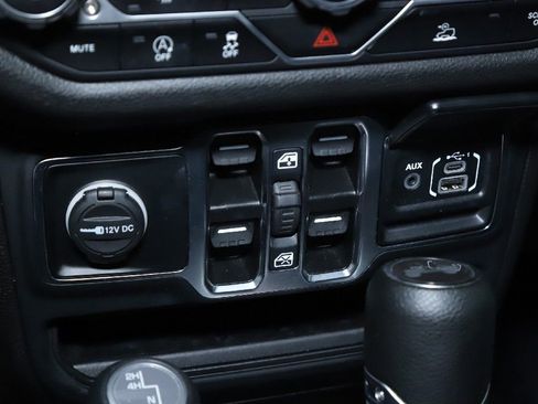 Used 2025 Jeep Wrangler Sport S image 27