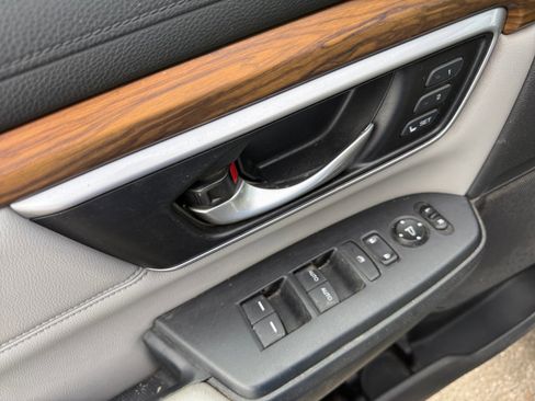 Used 2017 Honda CR-V Touring image 11