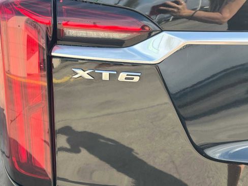 Used 2021 Cadillac XT6 Premium Luxury image 12