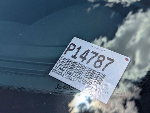 Used 2018 Ford Explorer XLT w/ Equipment Group 202A FWD image 5