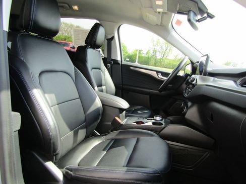 Used 2022 Ford Escape Titanium FWD image 15