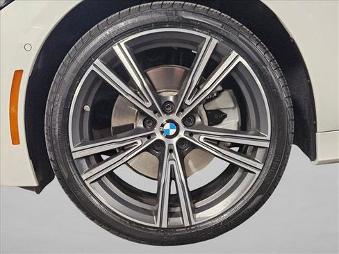 Used 2024 BMW 330i Sedan w/ Premium Package RWD image 23
