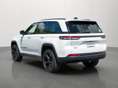 Used 2023 Jeep Grand Cherokee Altitude AWD/4WD image 5