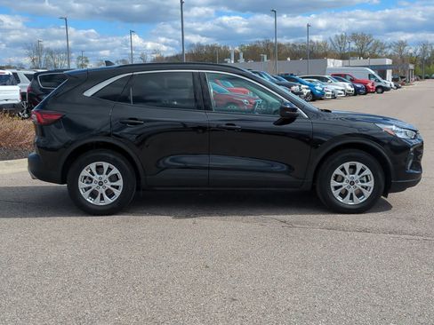 Used 2024 Ford Escape Active w/ Tech Pack #2 AWD/4WD image 9