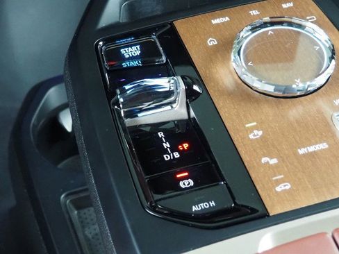 Used 2023 BMW iX xDrive50 w/ Ultimate Package 2 image 28