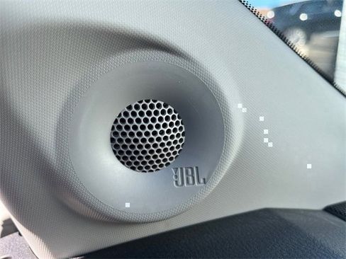 Used 2023 Toyota Sienna Limited image 18