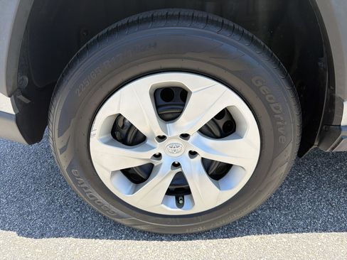 Certified 2022 Toyota RAV4 LE FWD image 28