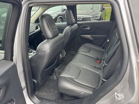 Used 2018 Jeep Cherokee Limited image 10