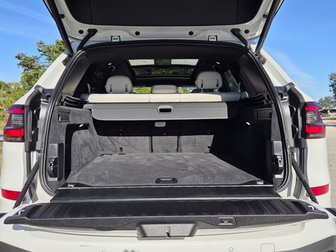 Used 2022 BMW X5 M50i w/ Executive Package image 22