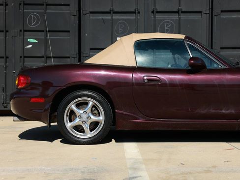 Used 2000 MAZDA MX-5 Miata RWD image 24