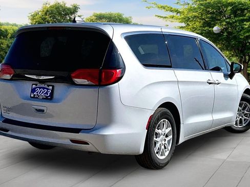 Used 2023 Chrysler Voyager LX image 12