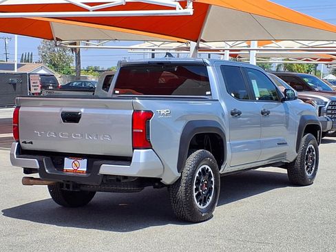 Certified 2025 Toyota Tacoma TRD Off-Road AWD/4WD image 4