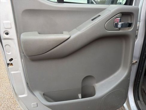 Used 2019 Nissan Frontier SV image 9