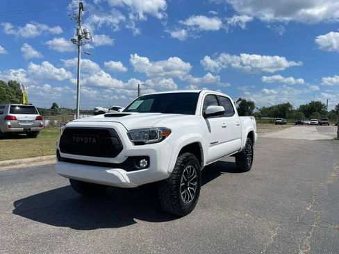 Used 2020 Toyota Tacoma TRD Sport AWD/4WD image 7