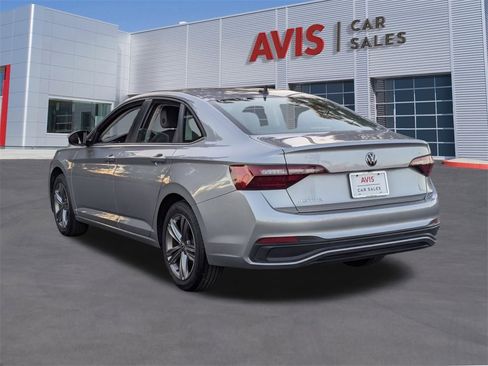 Used 2024 Volkswagen Jetta SE image 9