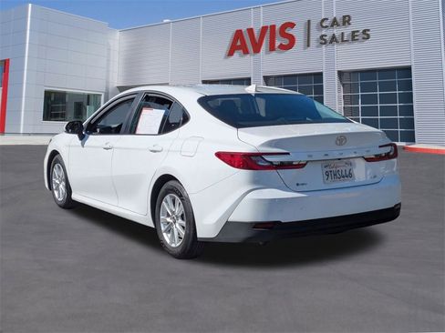 Used 2025 Toyota Camry LE image 9
