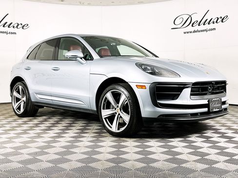 Used 2024 Porsche Macan image 1