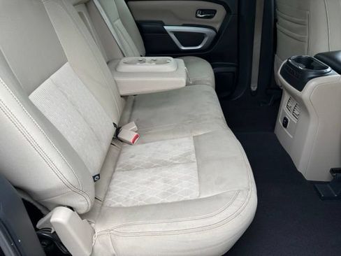 Used 2017 Nissan Titan SV RWD image 17