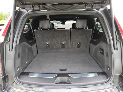 Used 2022 Cadillac Escalade ESV Premium Luxury w/ LPO, Radiant Package AWD/4WD image 8