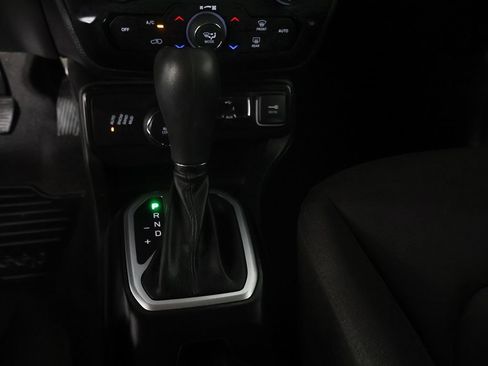 Used 2020 Jeep Renegade Latitude AWD/4WD image 41