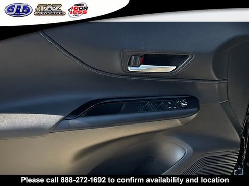 Used 2021 Toyota Venza LE image 9