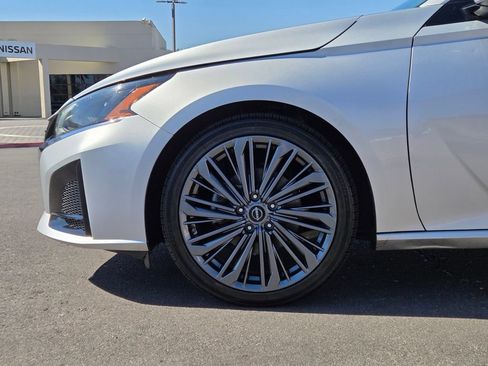 Used 2023 Nissan Altima 2.5 SL FWD image 9