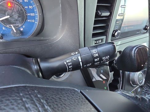 Used 2018 Toyota Sienna XLE Premium image 18