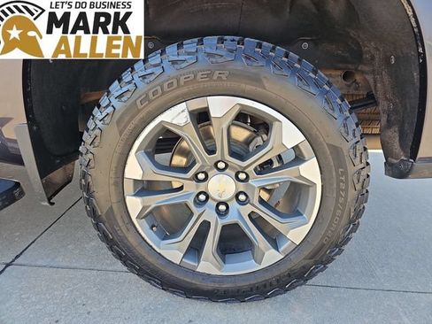Used 2024 Chevrolet Silverado 1500 High Country w/ Technology Package AWD/4WD image 33