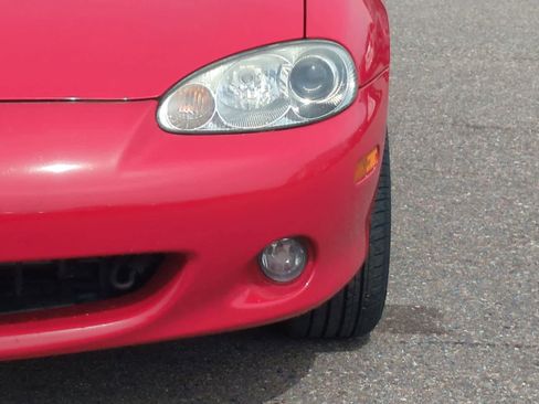 Used 2001 MAZDA MX-5 Miata RWD image 11