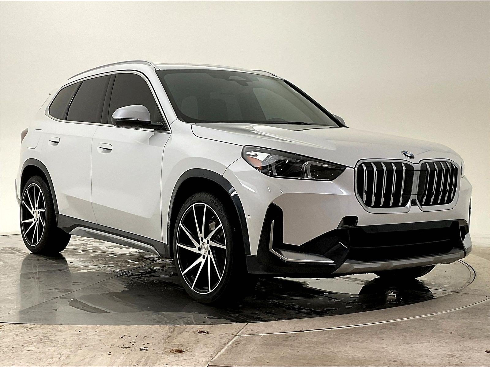 Used 2024 BMW X1 xDrive28i w/ Technology Package AWD/4WD image 2
