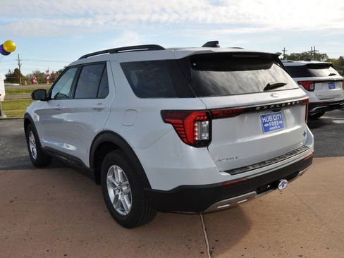 New 2026 Ford Explorer Active w/ Active Comfort Package image 3