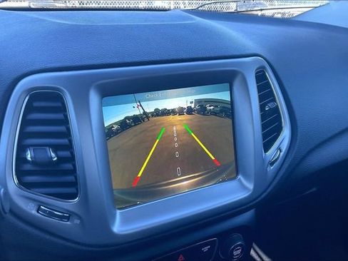 Used 2018 Jeep Compass Latitude w/ Popular Equipment Group AWD/4WD image 23