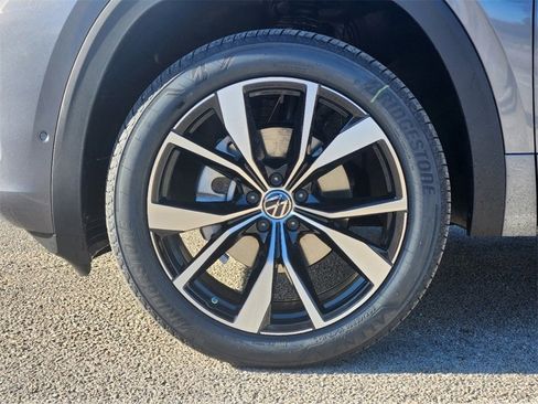 New 2025 Volkswagen Atlas SEL Premium R-Line image 9