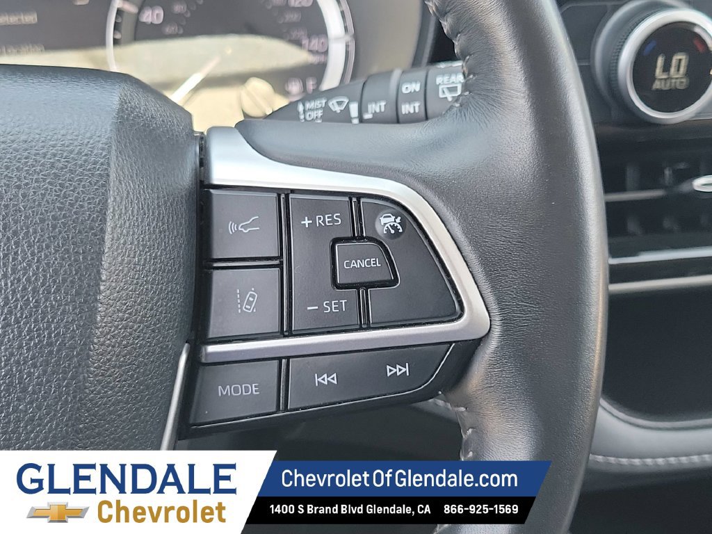 Used 2024 Toyota Highlander LE AWD/4WD image 31