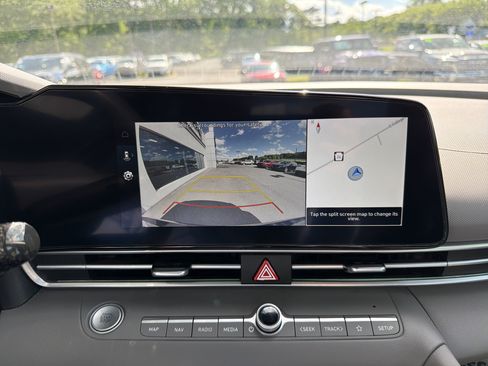 Used 2024 Hyundai Elantra SEL FWD image 27