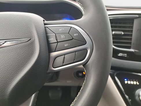 Used 2023 Chrysler Voyager LX image 19