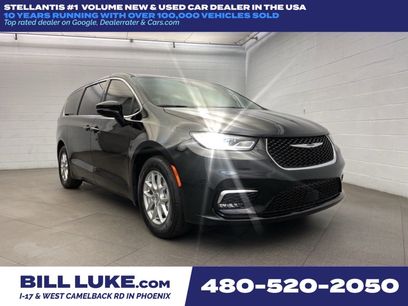 New 2026 Chrysler Pacifica Select