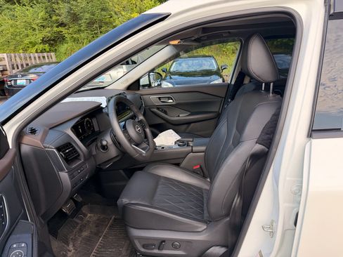 Certified 2023 Nissan Rogue Platinum w/ Platinum Premium Package AWD/4WD image 6